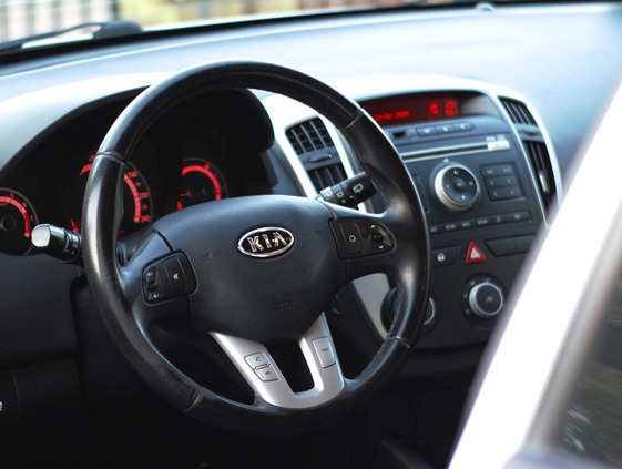 Kia Ceed cena 18900 przebieg: 155000, rok produkcji 2010 z Skaryszew małe 137